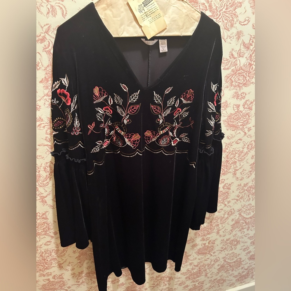 Black Velvet Bell Sleeve Boho Embroidered Mini Dress